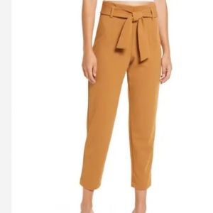 Leith Belted Tapered Pants
 
TAN DALE, Size Medium